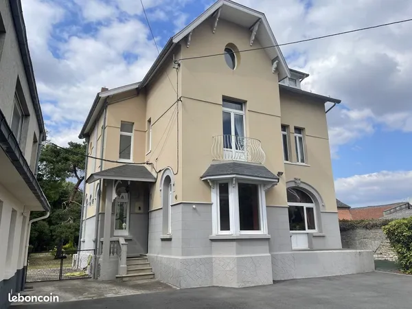 Maison 10 pièces 337 m² 