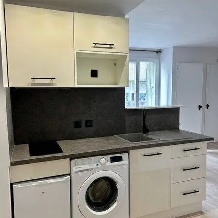 Studio 1 pièce 28 m² 