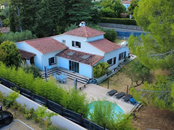 Villa 7 pièces 185 m² 