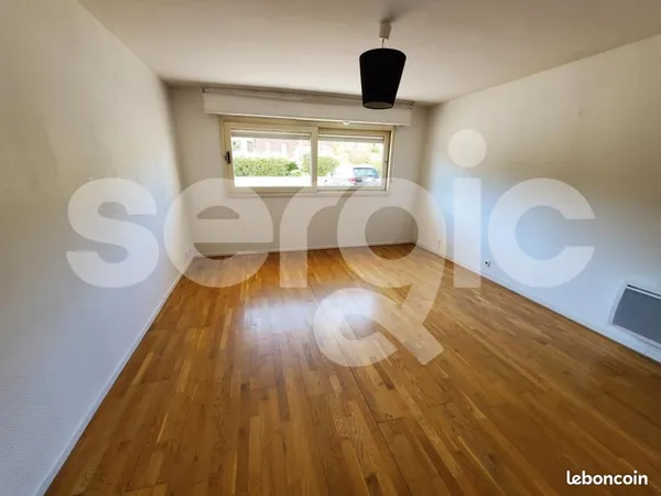 Studio 1 pièce 33 m² 