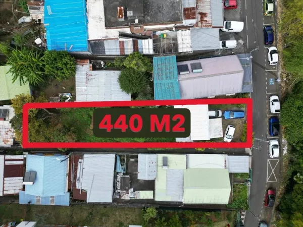 Terrain 440 m² 