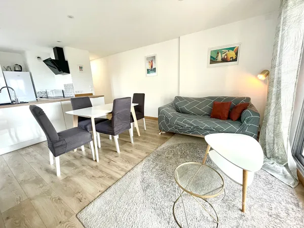 A LOUER - APPARTEMENT TYPE 2 MEUBLE AVEC GARAGE - CARNAC BOURG 