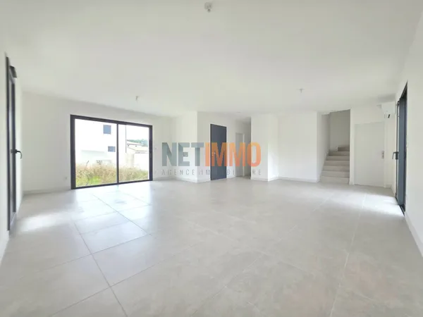 CAVEIRAC - Villa 98 m2 - 3 chambres garage et jardin 