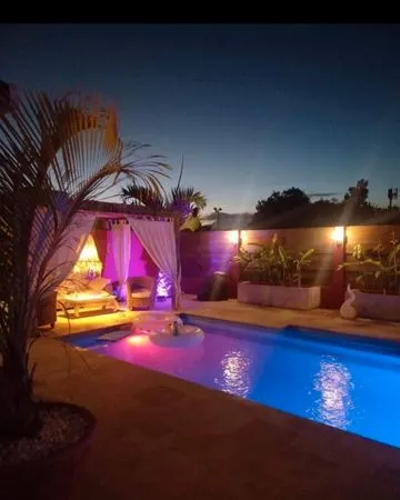 Belle villa meublée avec 2 grandes chambres, terrasse et piscine chauffée - Rivière Saint-Louis 