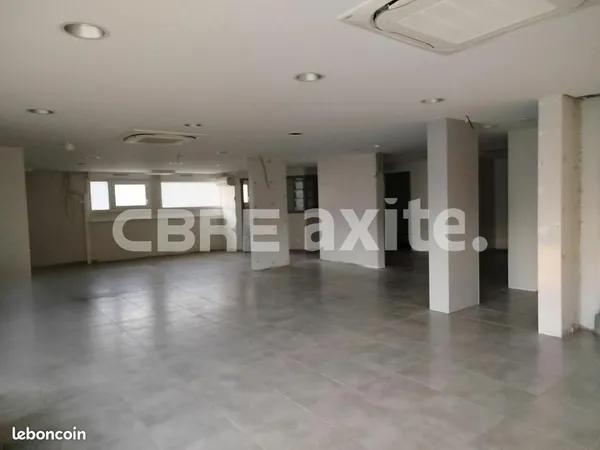 Local commercial 157 m² 