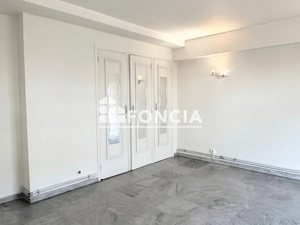 IDEAL INVESTISSEUR !!! GRAND T1 de 40m2 CENTRE VILLE DE MANDELIEU LA NAPOULE 