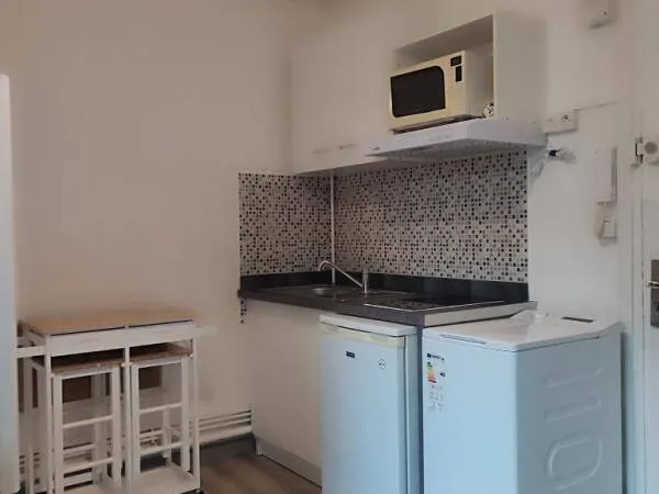 Studio 1 pièce 11 m² 