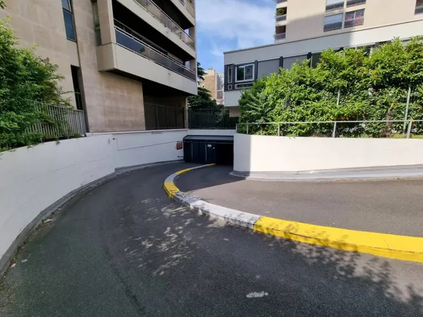 Parking - Garage Location Paris 15e Arrondissement   130€