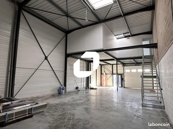 Local d'activité 232 m² 