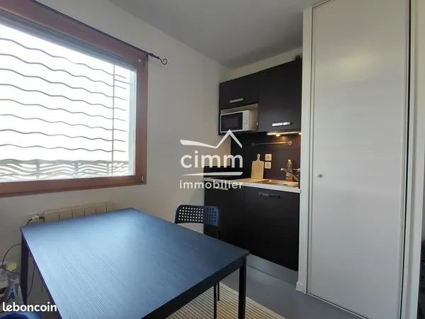 Studio 1 pièce 17 m² 