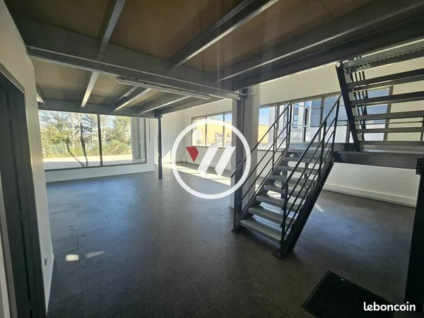 Bureaux 215 m² 