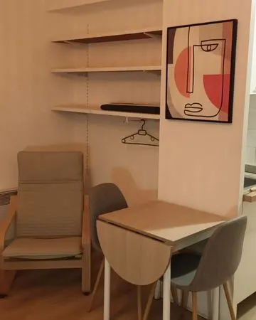 Talence: Beau studio, 23 m2, balcon vue sur vigne, parking, rénové en 2023 