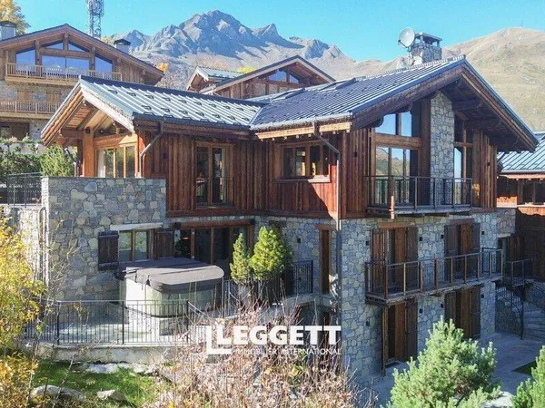 Maison 7 pièces 304 m² 