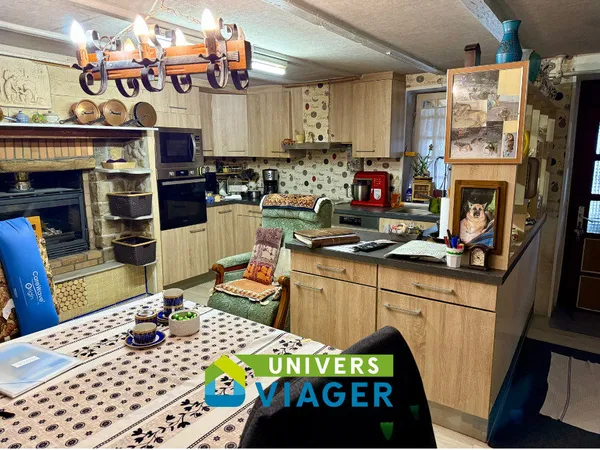 Maison avec réserve d'un droit d'usage et d'habitation à Saint-Maur-des-Bois 