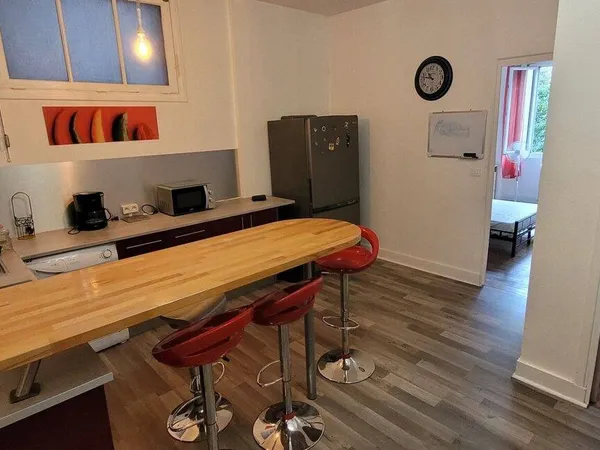 Bureau 4 pièces 74 m² 