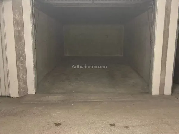 Parking/box 1 pièce 14 m² 