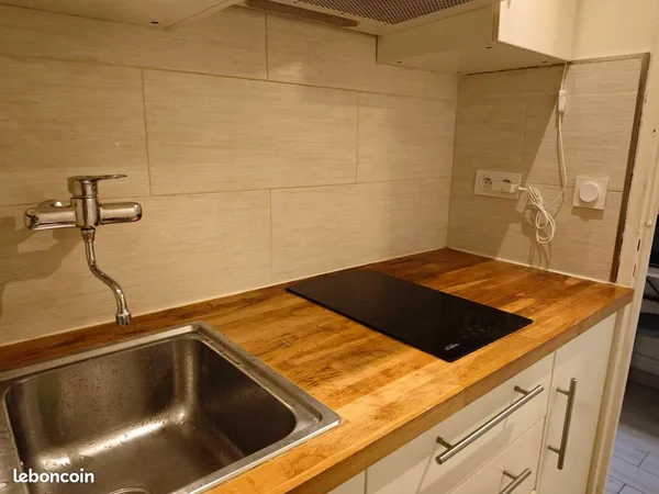 Jolie T1 24m2 Quartier Saint Jerome 590euros + 80euros(charge chauffage inclu) 