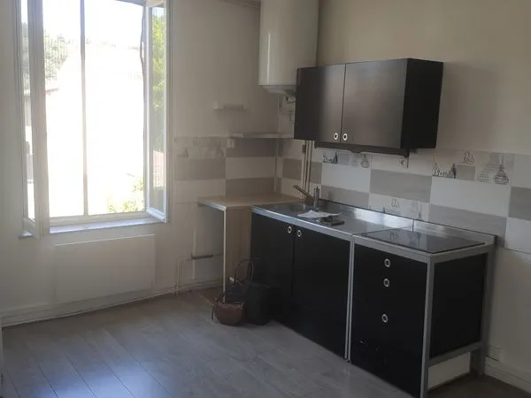 Appartement T2 37 m² BRIGNAIS centre + place de parking 700 CC 