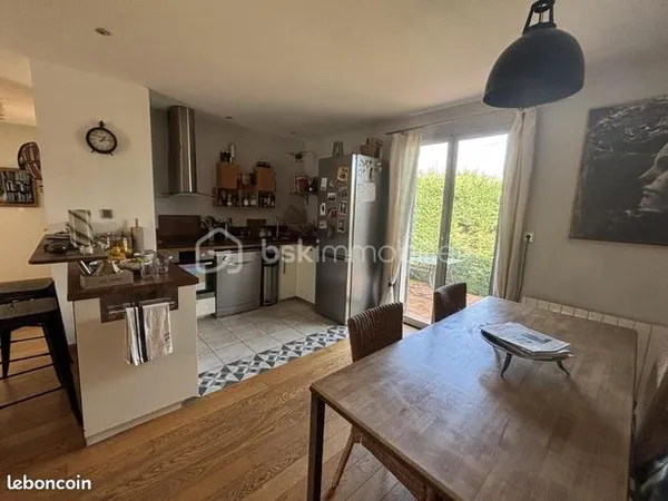 Bureau 6 pièces 120 m² 