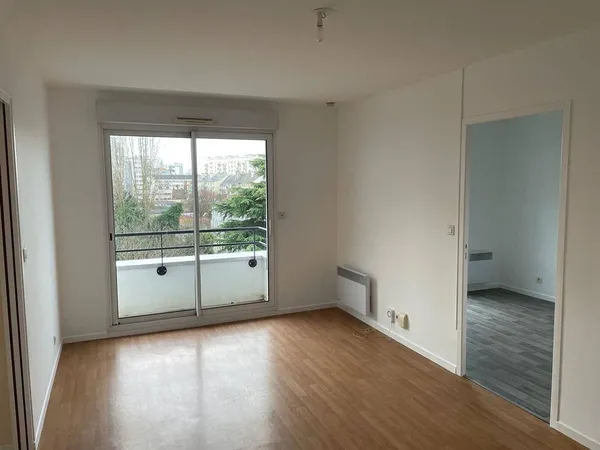 Loue appartement T2, centre ville, très bon état, disponible au 1er décembre 