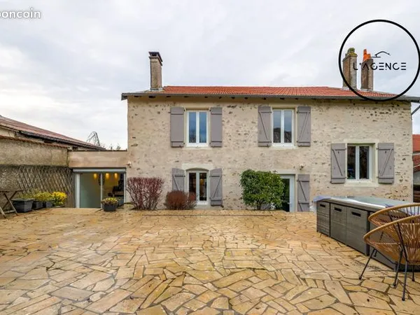 Maison 8 pièces 234 m² 