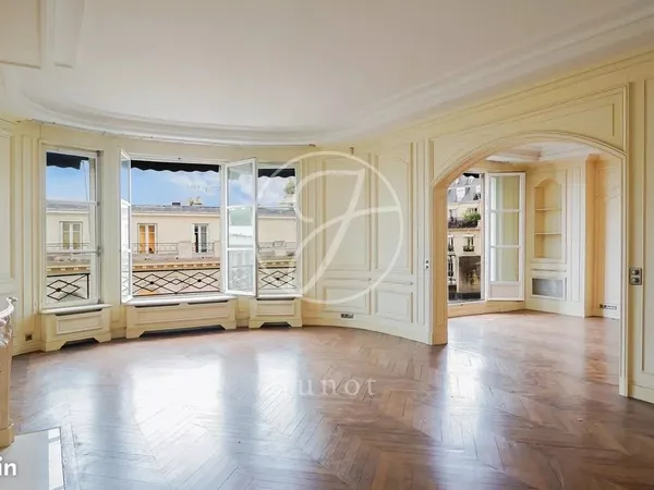 Appartement 8 pièces 354 m² 