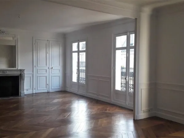 Appartement 7 pièces 214 m² 