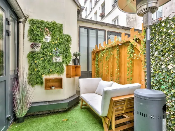 APPARTEMENT 2 PIECES AVEC COURETTE PRIVATIVE 