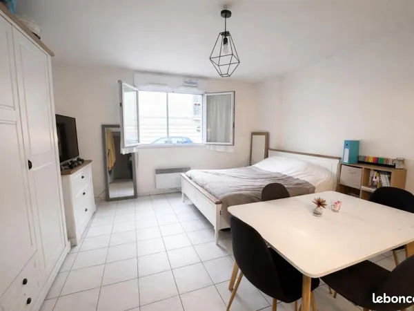 Studio 1 pièce 26 m² 