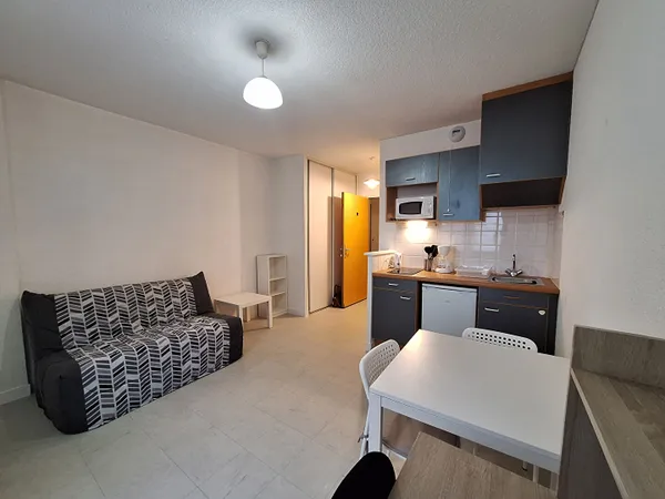 SAINT MALO PARAME STUDIO MEUBLE - LOUE A L'ANNEE. 