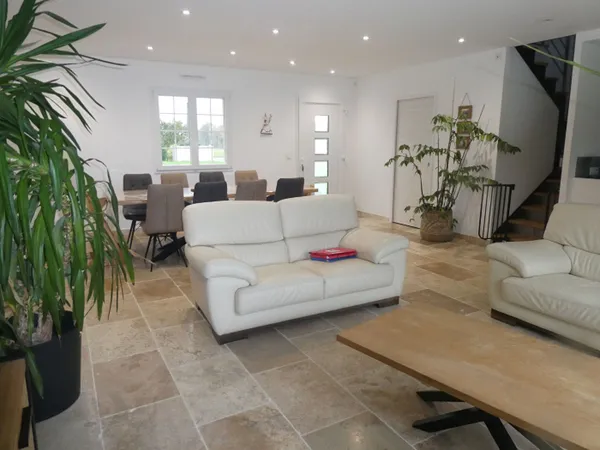 Maison Pont L Eveque, 160 m², 4ch, 2sdb, 2 garages, 16520 m² do 
