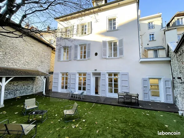 Maison 8 pièces 181 m² 