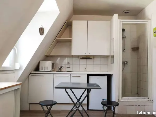 Studio 1 pièce 14 m² 