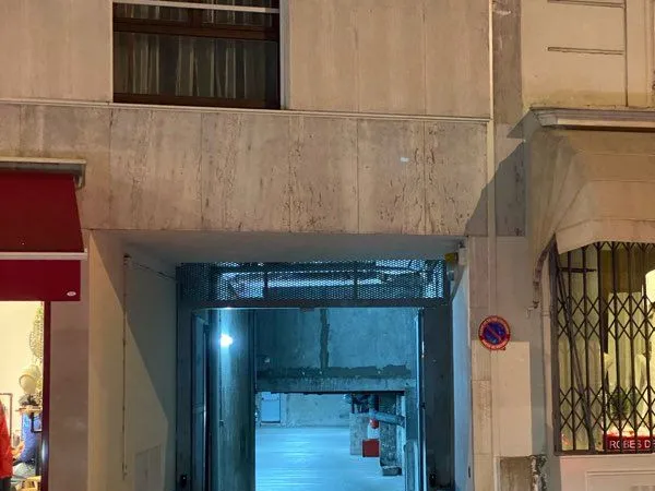 Place de moto à partager - parking souterrain - Duroc 