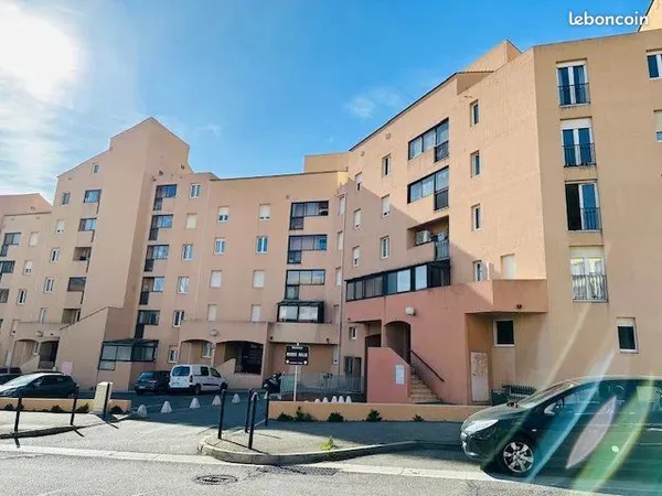 Studio 1 pièce 27 m² 