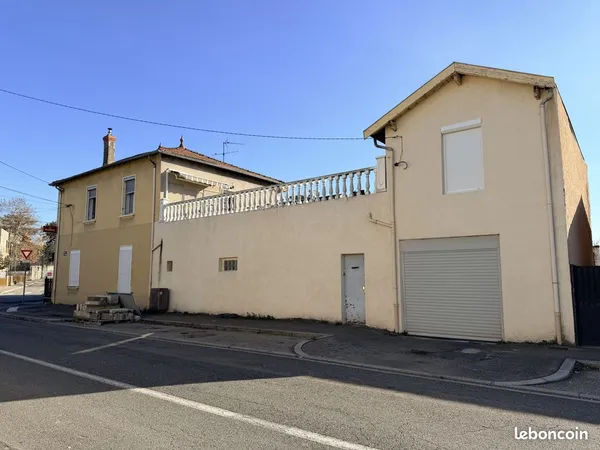 Local 302 m² pierre benite 