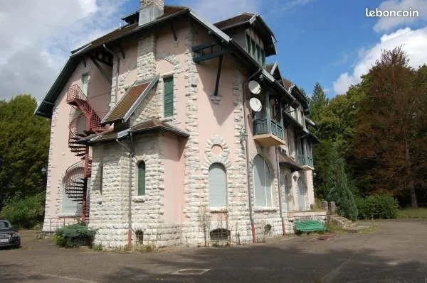 Château 1 080 m² Montbeliard 