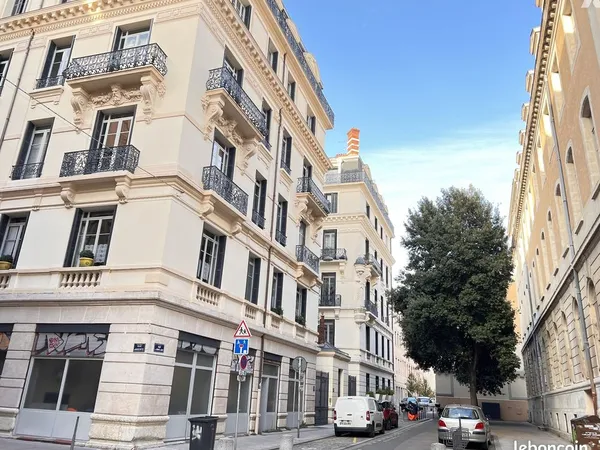 Studio 1 pièce 43 m² 