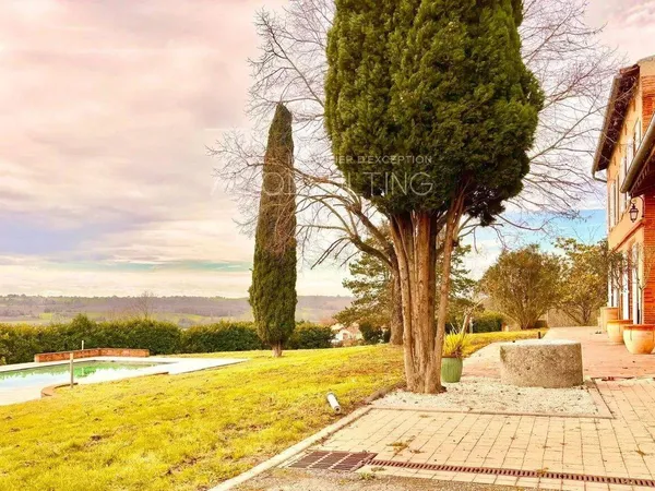 Maison 7 pièces 255 m² 