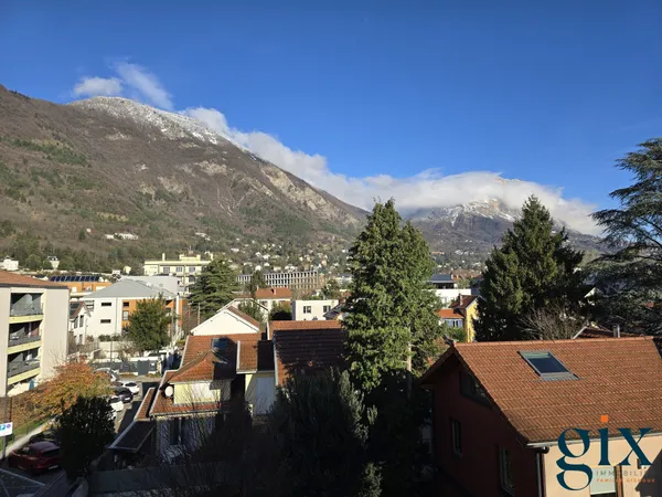 Grenoble Ile Verte T3 traversant avec balcon 