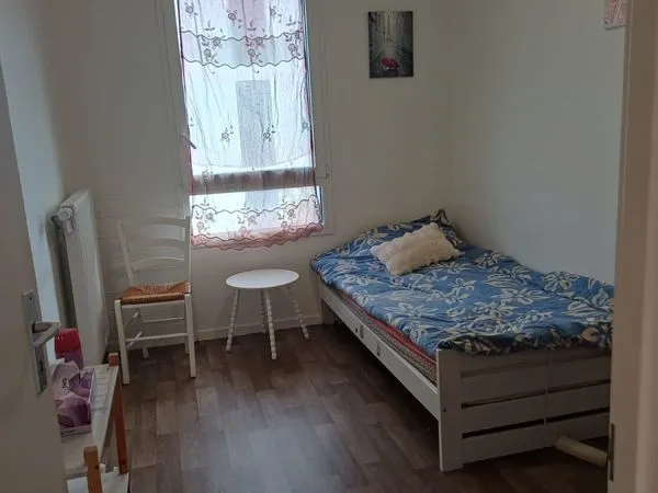 Chambre ÉTUDIANTE près RER B et C 