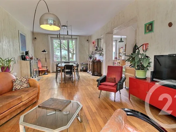 Maison 7 pièces 239 m² 