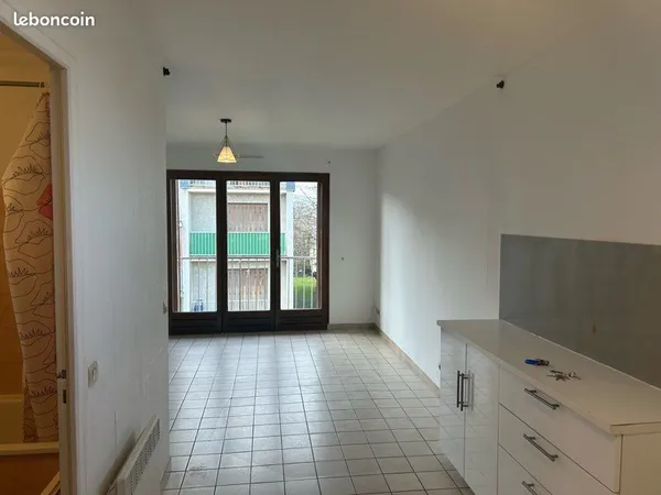 LIVRY-GARGAN - APPARTEMENT STUDIO de 27 m² 
