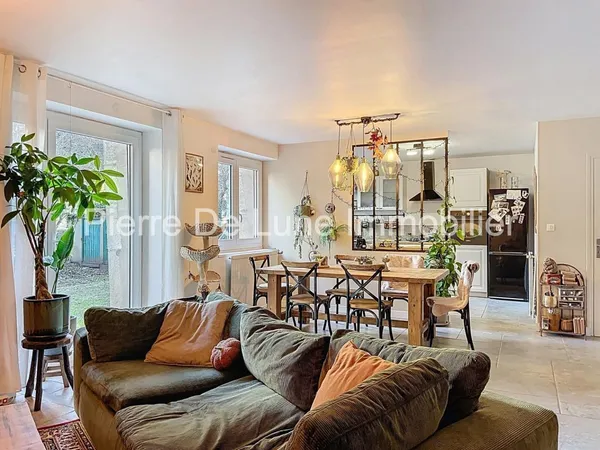 SAINT-ÉTIENNE - DUPLEX INVERSÉ ATYPIQUE DE 143,68 m² AVEC 3 CAVES - CHARME & VOLUMES 