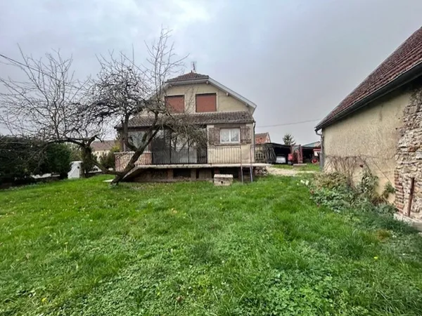 Maison à vendre à Broussy le Grand - 5 pièces avec jardin 
