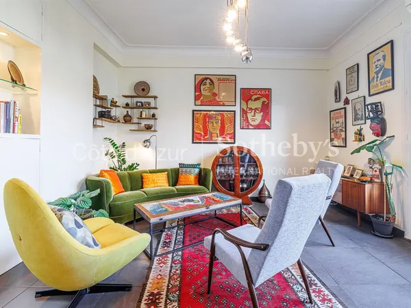 Nice Port, appartement de 90 m² en avant-dernier étage avec balcon et vue dégagée 