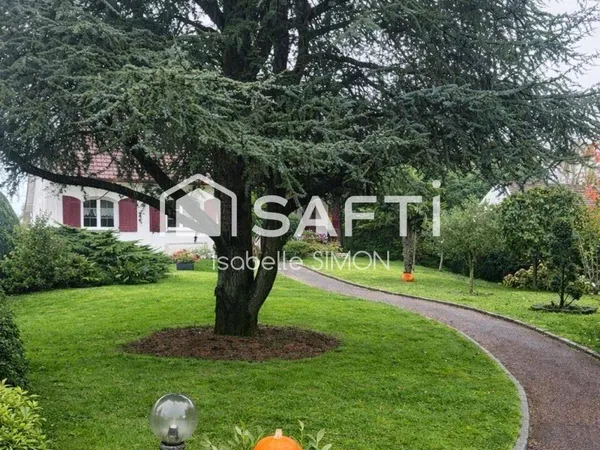 Maison 8 pièces 236 m² 