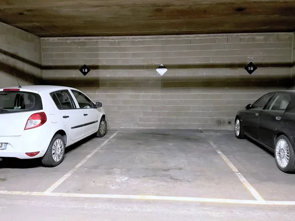 Parking - Garage Location Paris 8e Arrondissement   240€