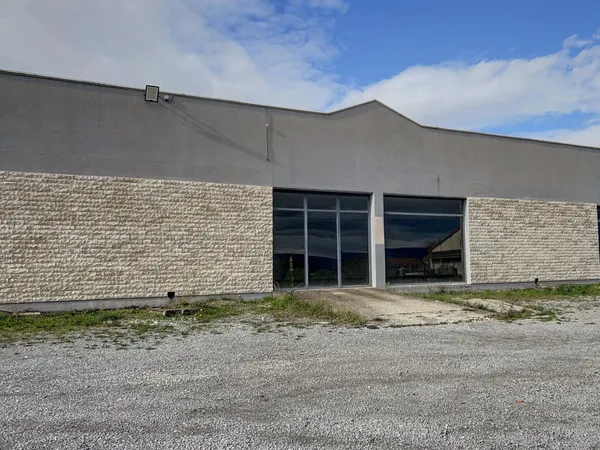 230m2 lot1 Emplacement No1-Visibilité maximale-Zone commerciale recherchée 