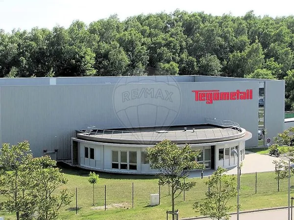Local industriel 5 800 m² 